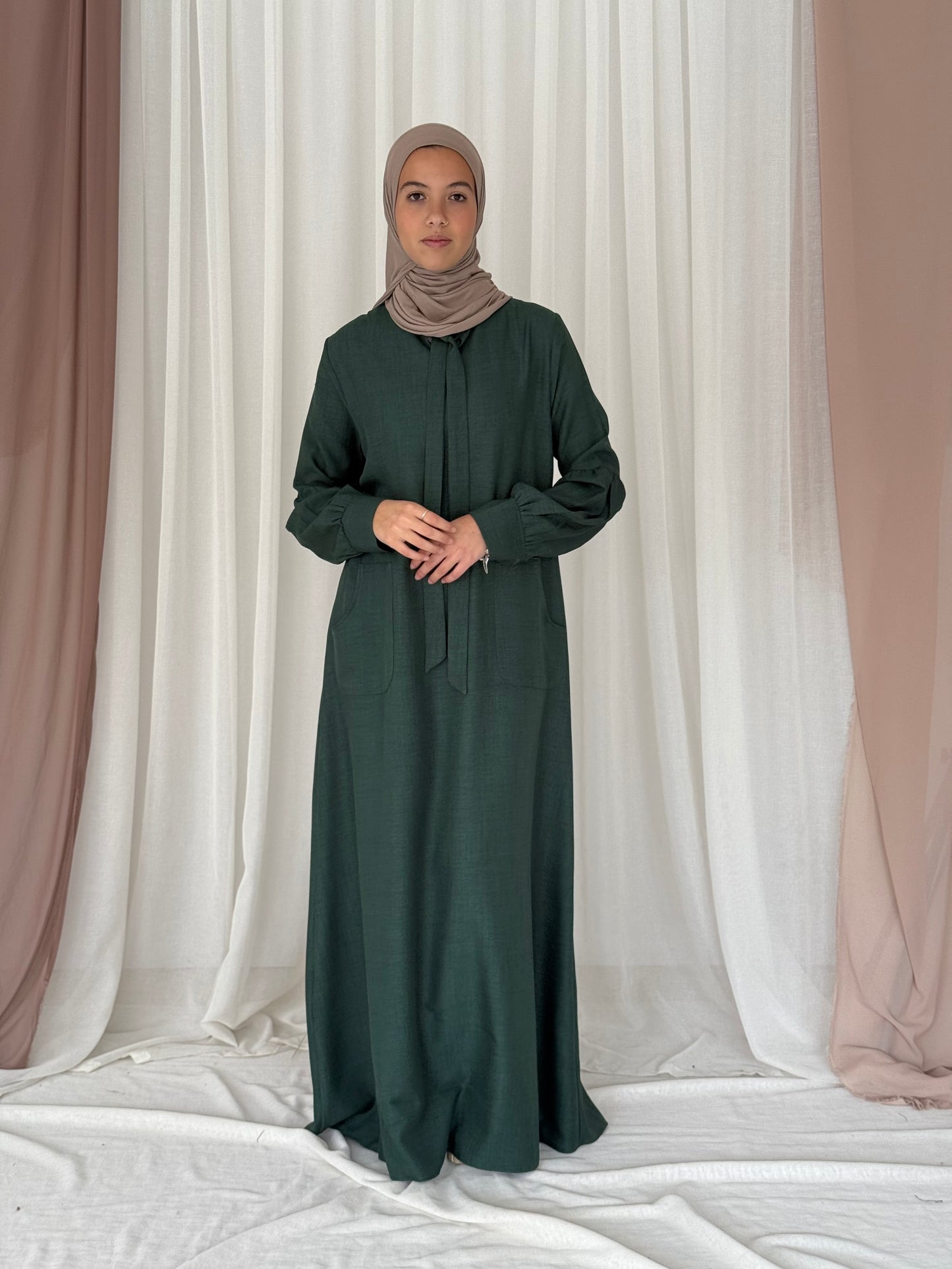 Linen abaya in green