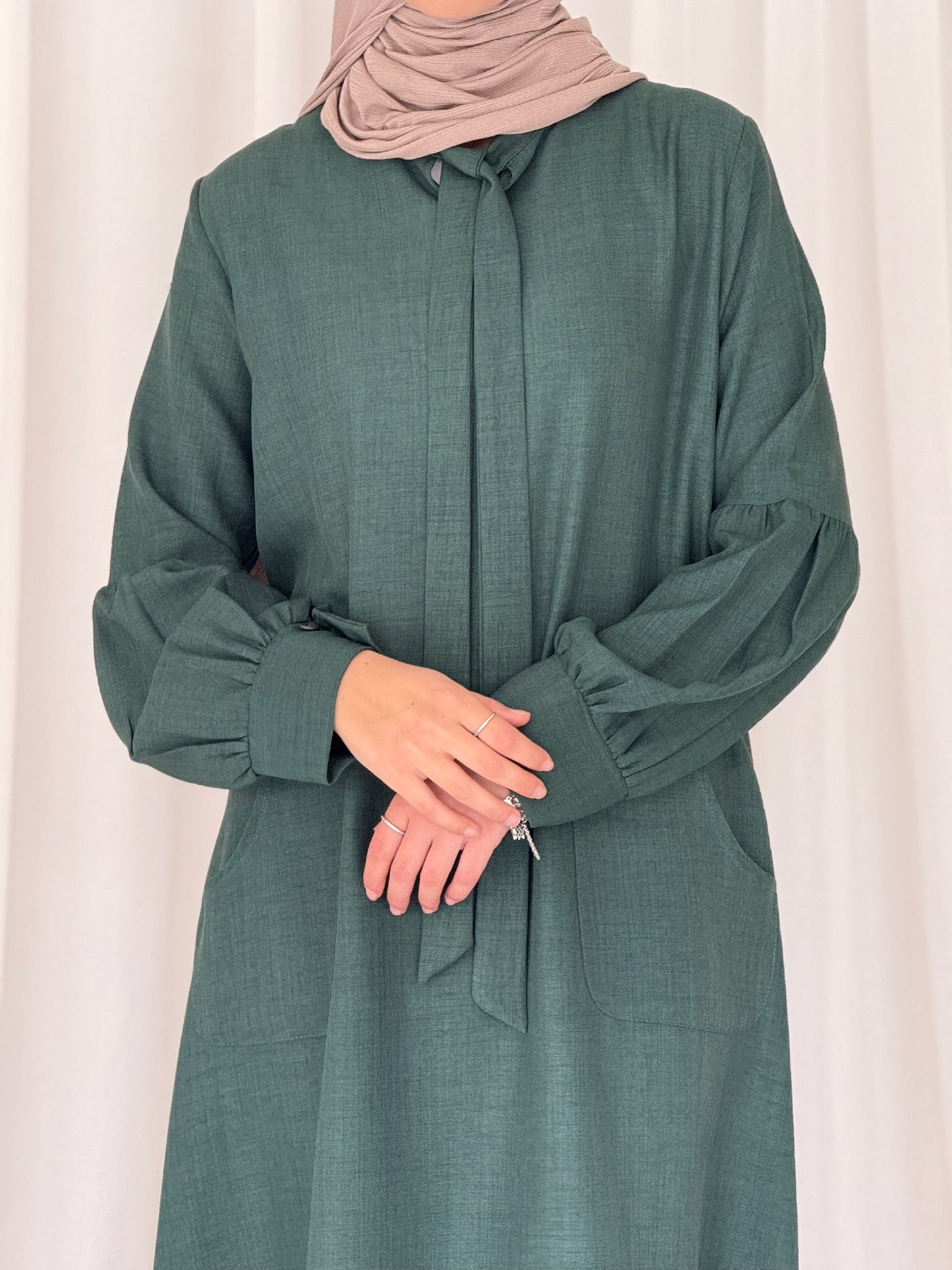 Linen abaya in green