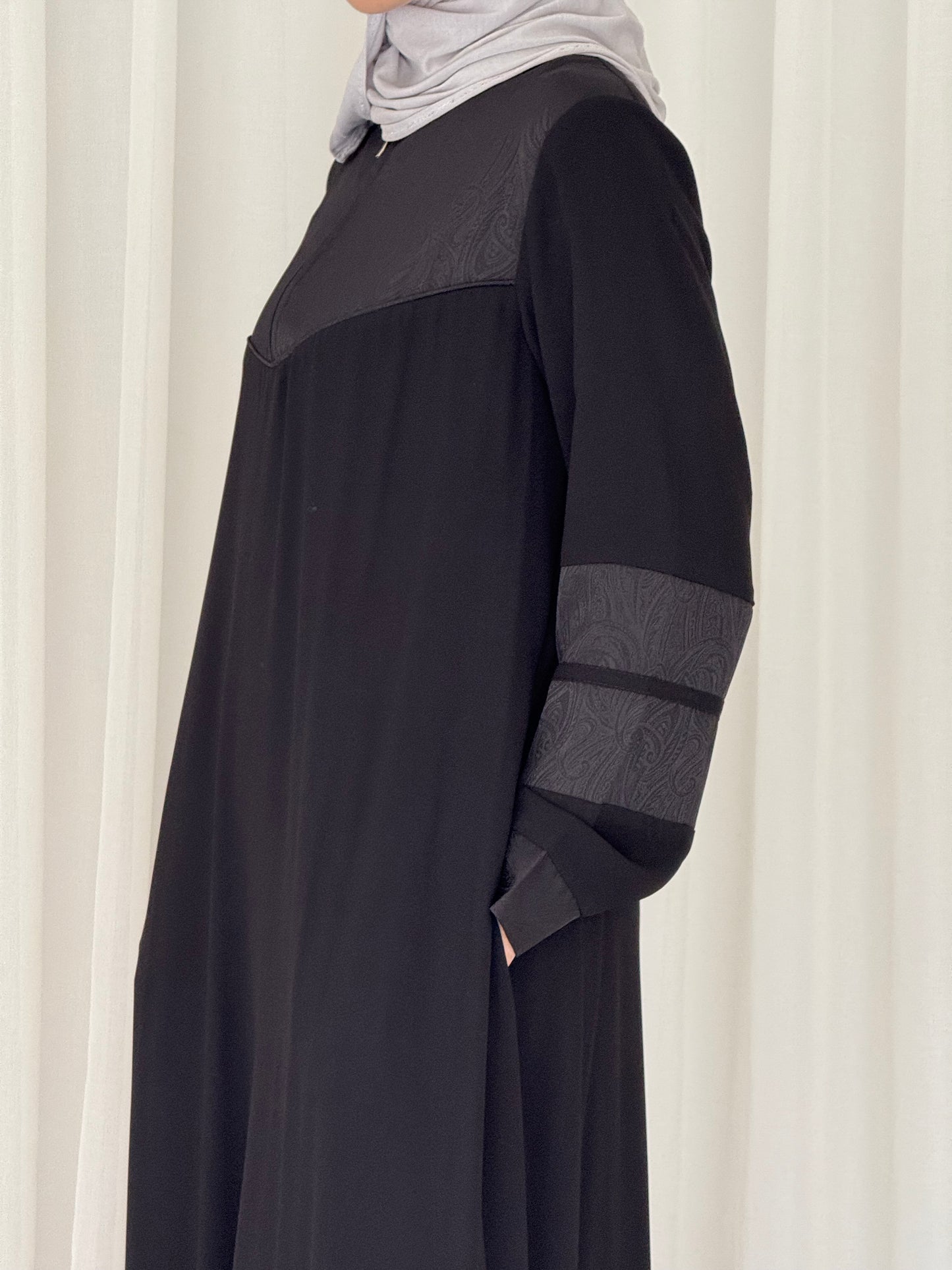 Zumorda black abaya
